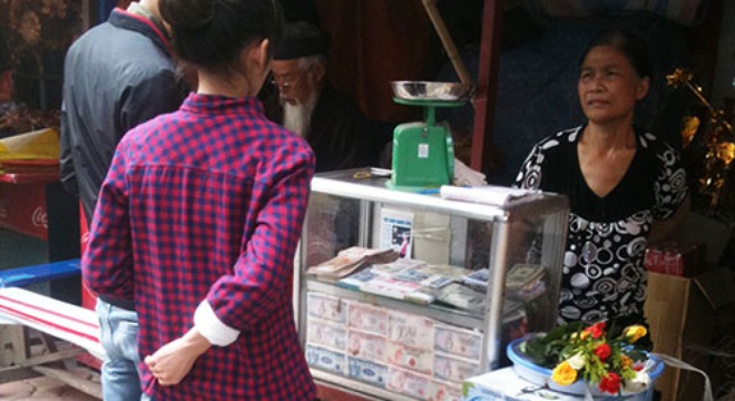  Đổi tiền lẻ: Phí cao chót vót 