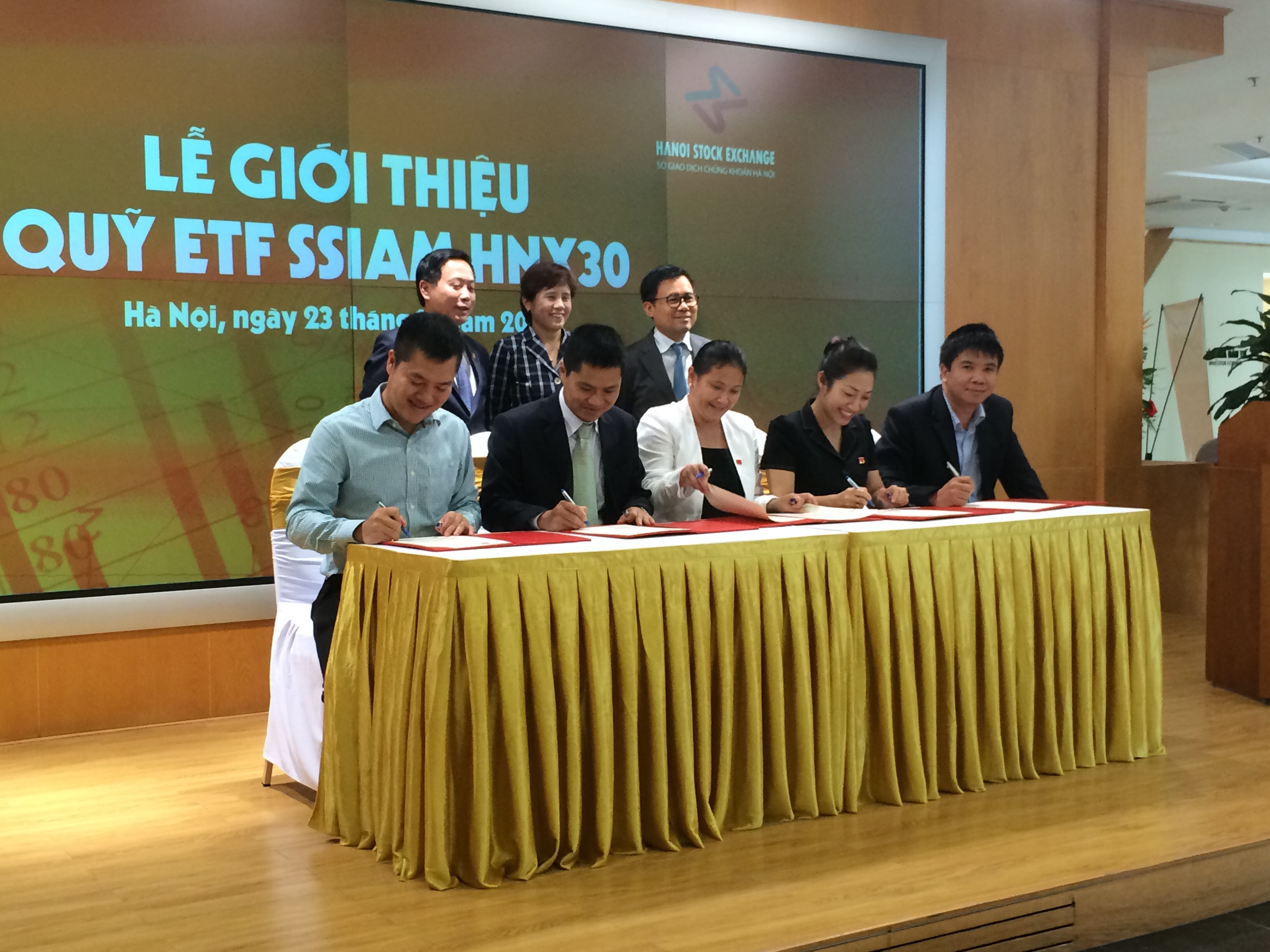 Chứng chỉ quỹ ETF SSIAM-HNX30 chính thức giao dịch vào ngày 29/12/2014