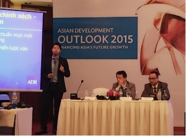 'Lãi suất thực dương, Việt Nam sẽ không nới lỏng thêm tiền tệ thời gian tới'