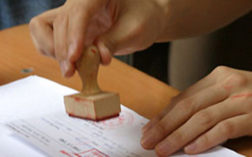 Tạm ngừng giao dịch cổ phiếu PTK do con dấu vẫn bị... tịch thu