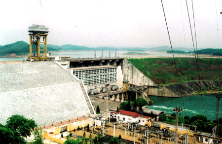 REE: 2015 đặt kế hoạch thưởng ban lãnh đạo và CBNV chủ chốt 15% lợi nhuận vượt kế hoạch