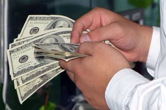 Giá USD tự do lên gần 21.600 đồng