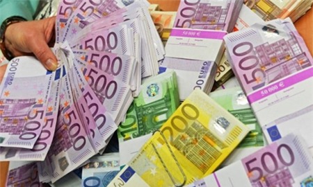 Euro giảm giá là cứu tinh của châu Âu