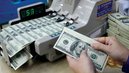 Sức ép nhập siêu 'đè' lên tỷ giá