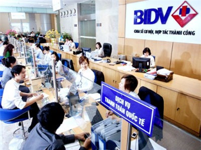 Ngân hàng sắp bị M&A: Lợi nhuận bèo, cổ đông 