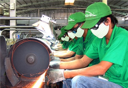 DN teo tóp: Sếp bán phở, bốc thuốc đông y qua ngày