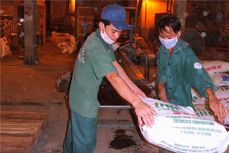 ​Giá phân bón cao do độc quyền