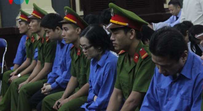  Trực tiếp chiều 16/12: Huyền Như xin “xét cảnh mẹ già, con nhỏ, chị gái là bị cáo“ 