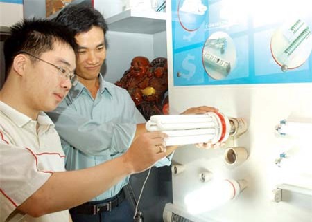 Điện Quang, Rạng Đông, Philips và cuộc chiến thị phần