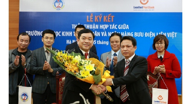  Trường Đại học Kinh tế Quốc dân và LienVietPostBank ký kết thỏa thuận hợp tác 