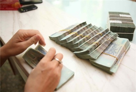 Lãi suất huy động tăng, người vay tiền dễ thiệt