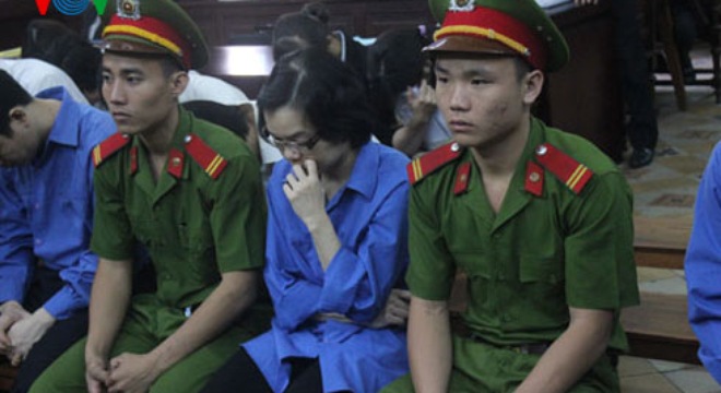  Trực tiếp sáng 17/12: Huyền Như làm giả nhiều loại giấy tờ để chiếm đoạt tài sản 