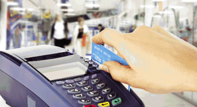  Chủ thẻ thanh toán có cần từ 18 tuổi trở lên? 