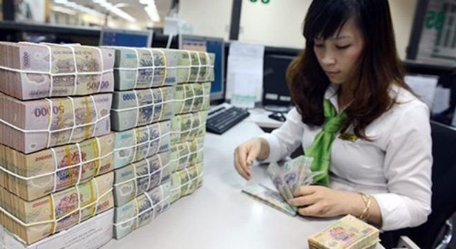  Thưởng Tết 300.000 đồng, nhân viên ngân hàng uể oải 