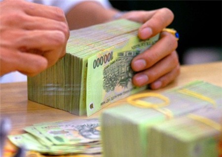 Lãi suất tiết kiệm nhiều ngân hàng còn 4%/năm