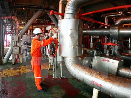 Tập đoàn Dầu khí hoàn thành kế hoạch khai thác dầu trước 22 ngày