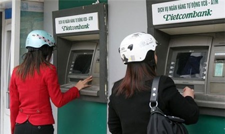 Vietcombank ngừng dịch vụ chuyển tiền ATM cho người nước ngoài