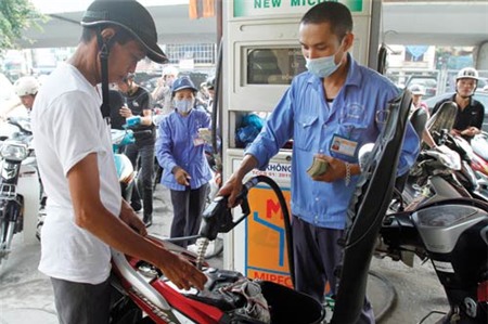 9.000 đồng thuế, phí/lít xăng dầu