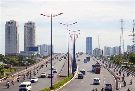 TPHCM lúng túng trong việc xử lý dịch vụ taxi 